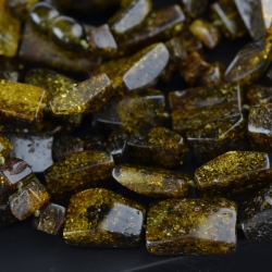 Irregular shape green bead necklace